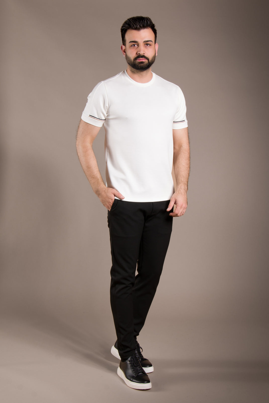 Kol Detaylı O Yaka T-Shirt