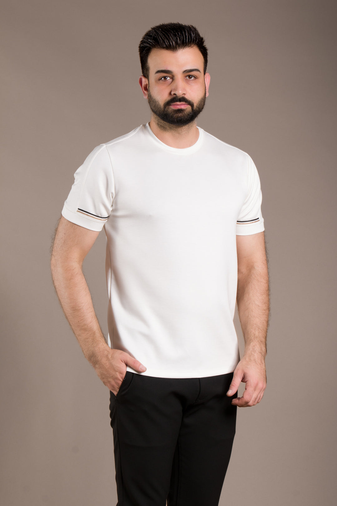 Kol Detaylı O Yaka T-Shirt