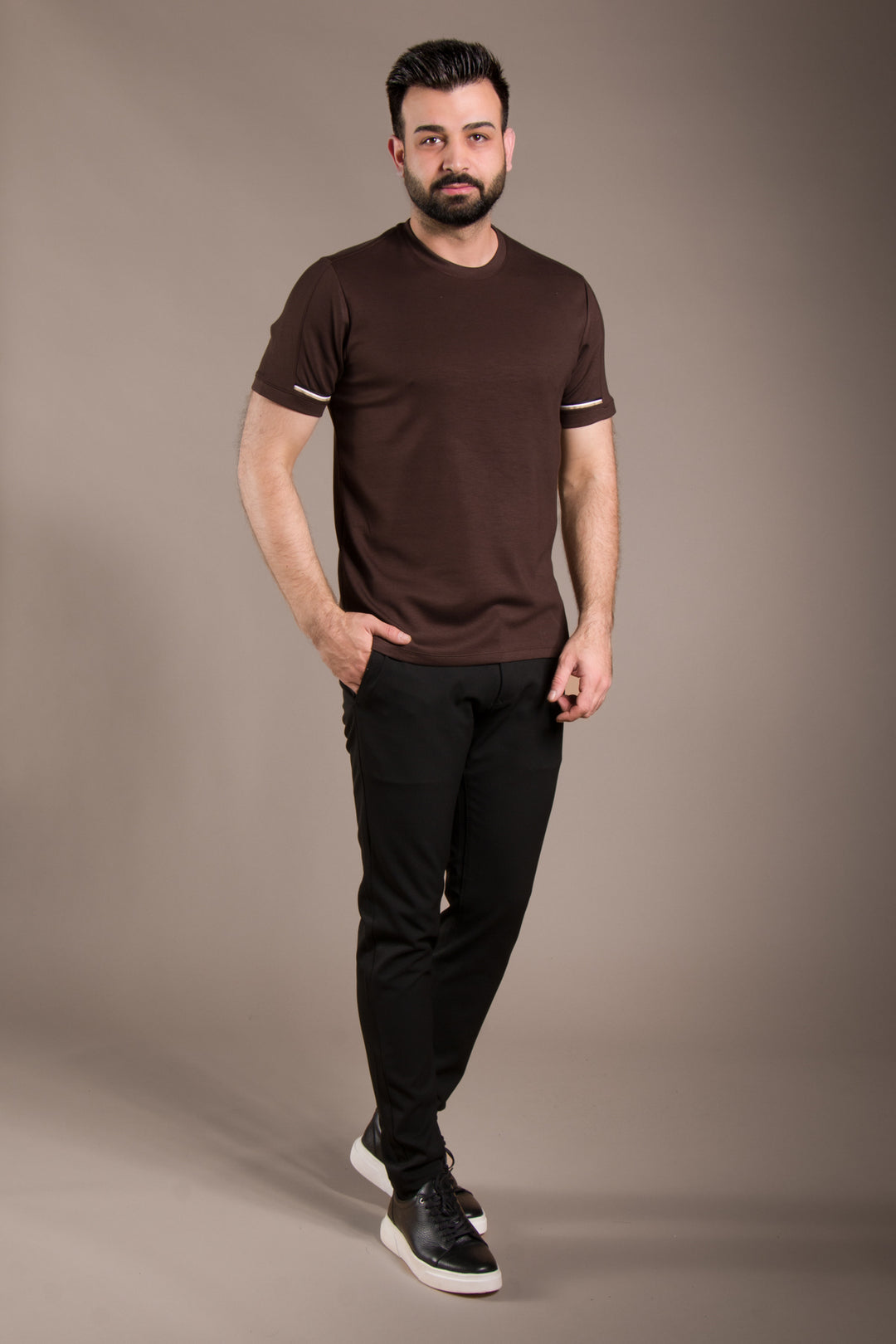 Kol Detaylı O Yaka T-Shirt