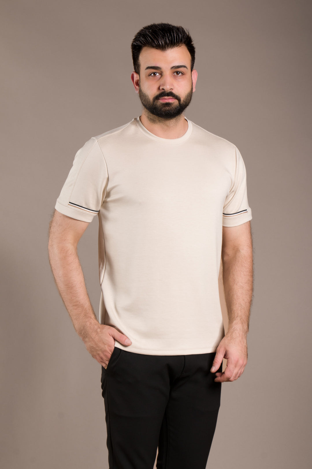 Kol Detaylı O Yaka T-Shirt