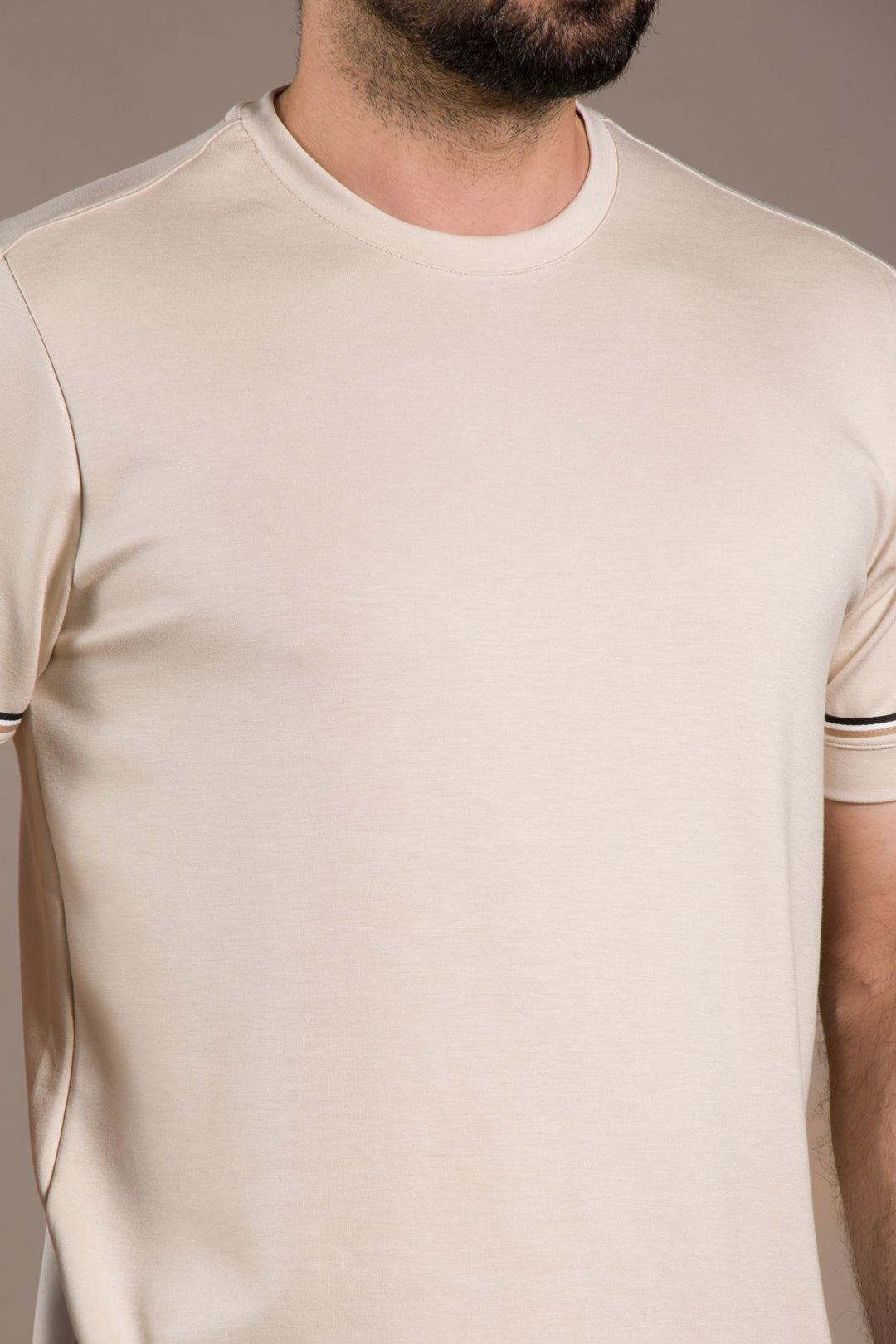 Kol Detaylı O Yaka T-Shirt