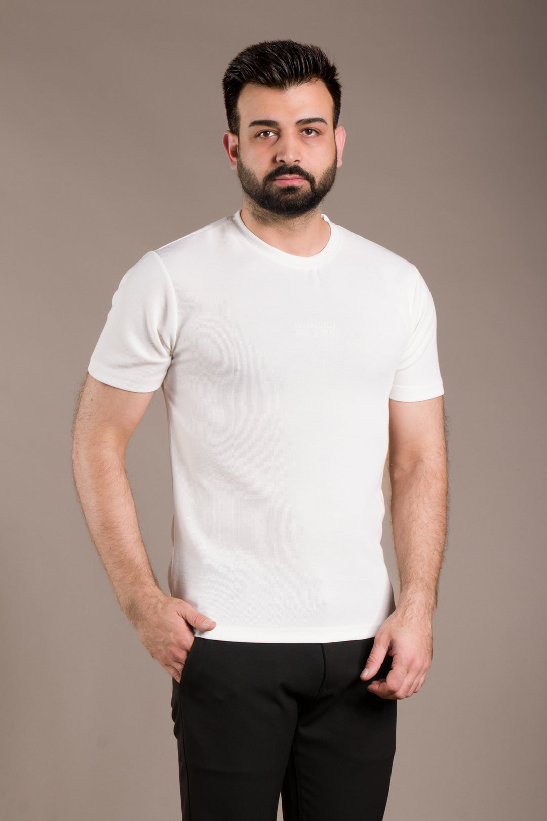 Dokulu O Yaka T-Shirt