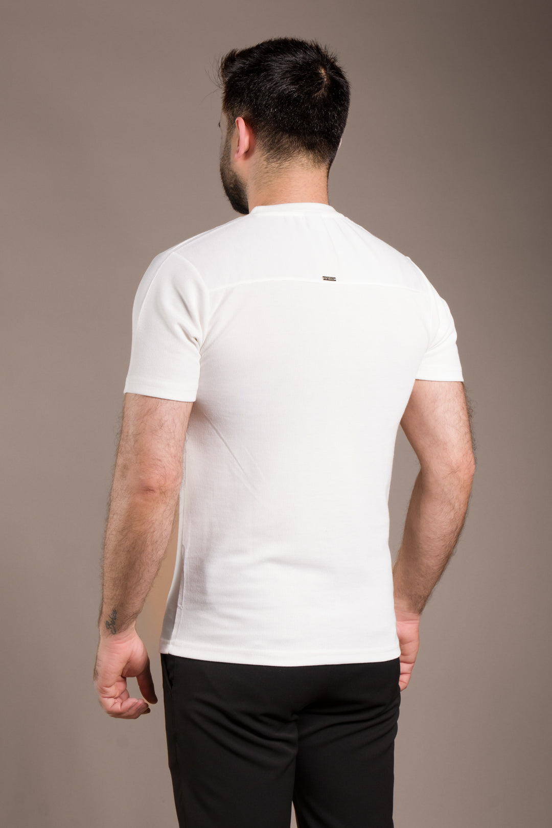 Dokulu O Yaka T-Shirt