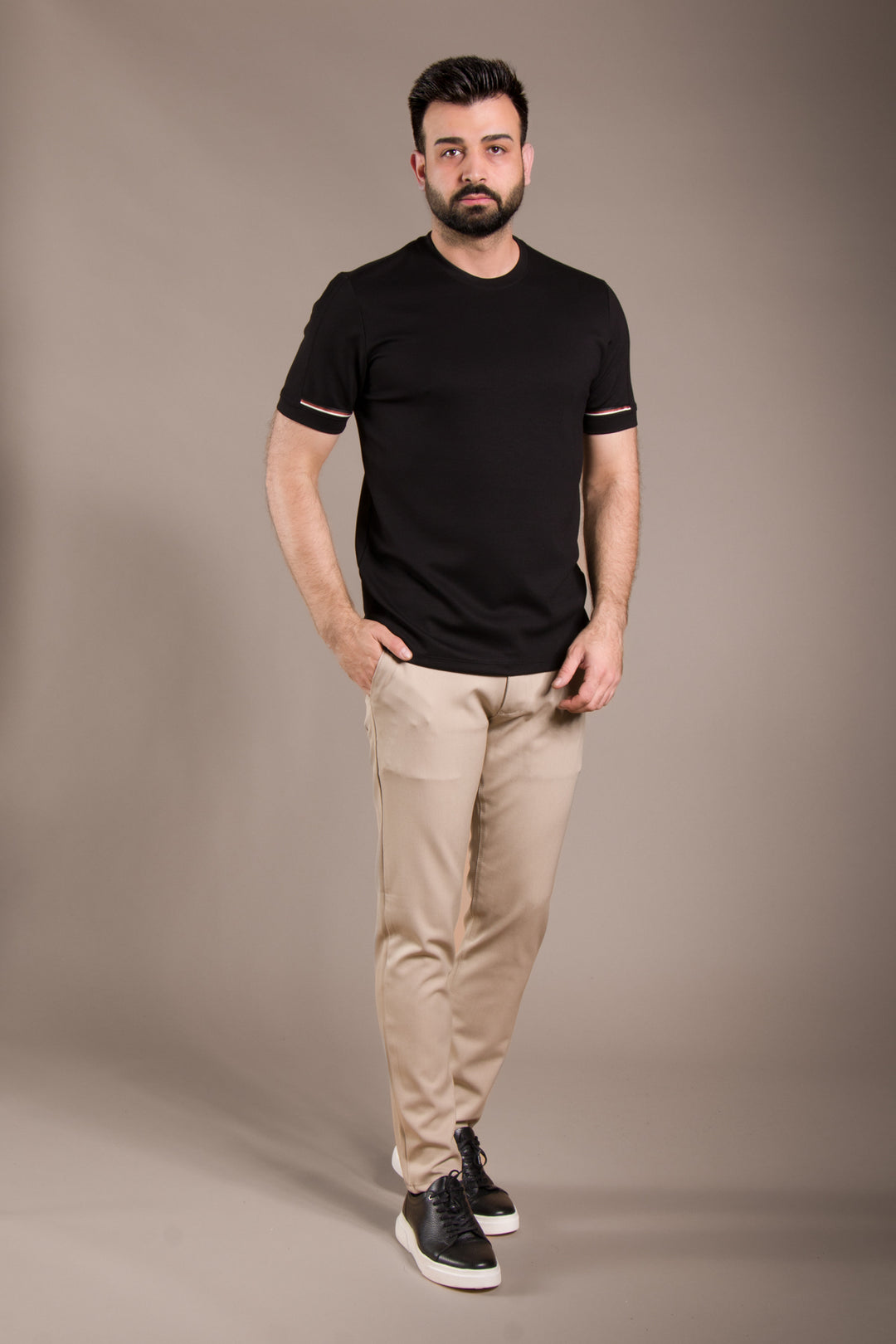 Kol Detaylı O Yaka T-Shirt