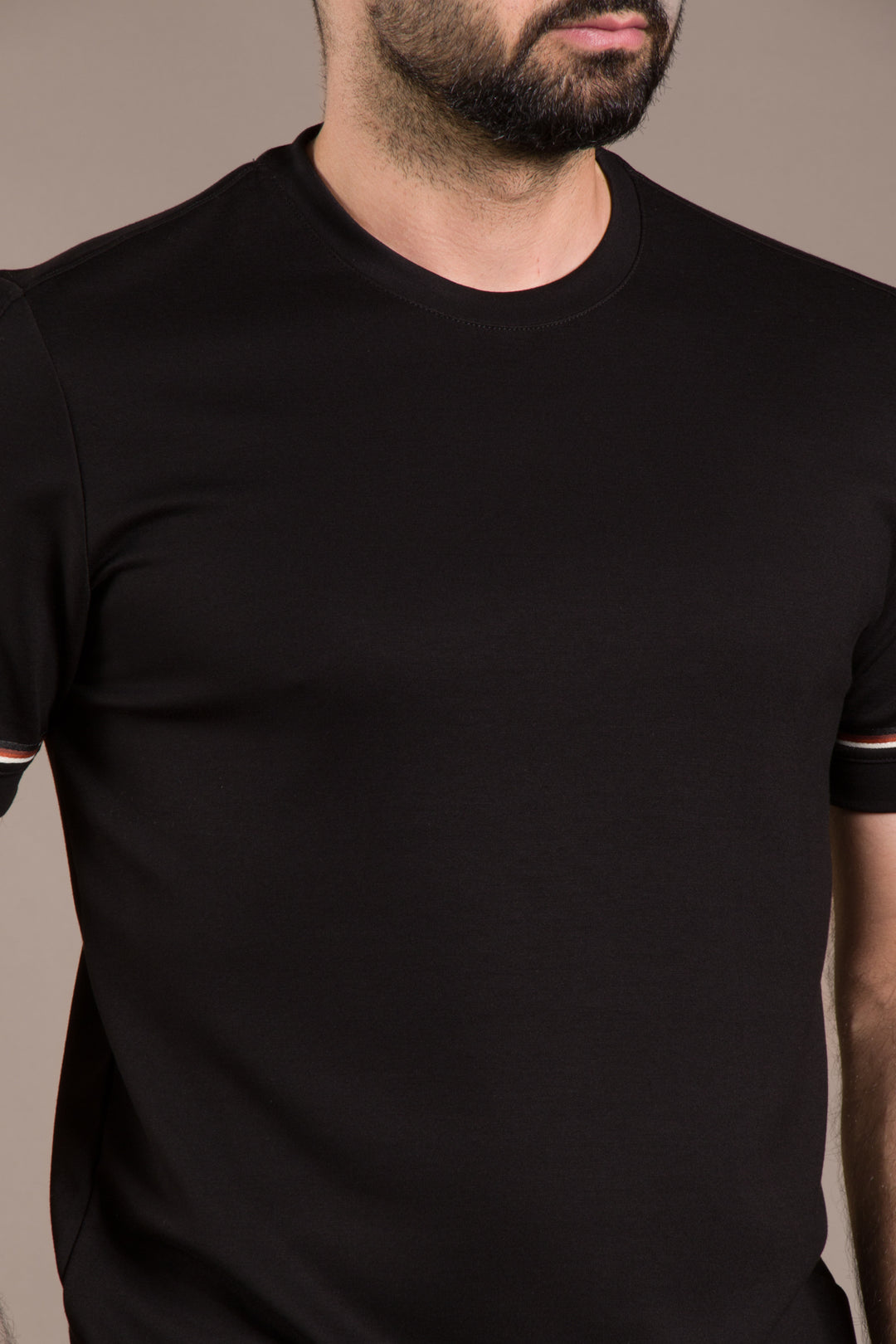Kol Detaylı O Yaka T-Shirt
