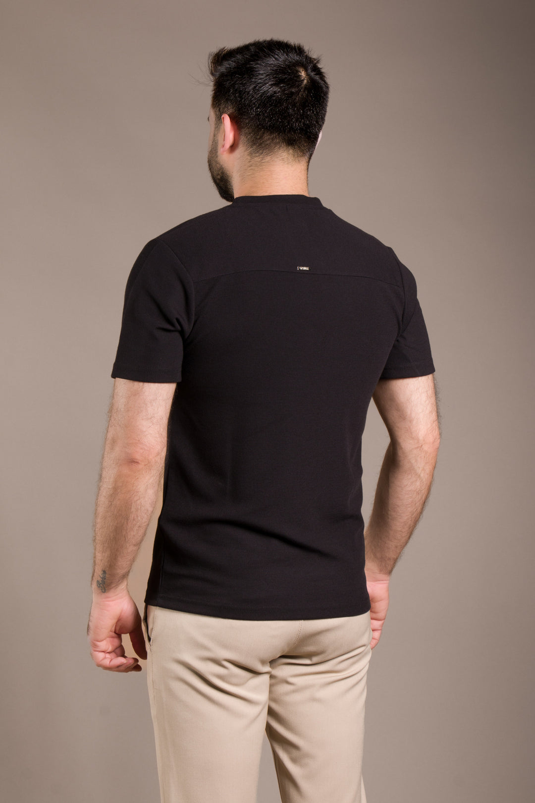 Dokulu O Yaka T-Shirt